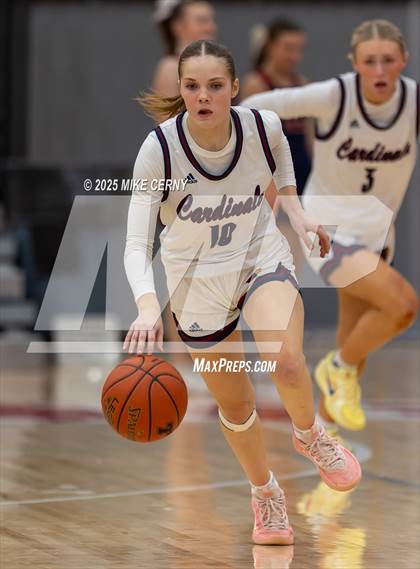 Thumbnail 2 in Eudora vs Holton (Tonganoxie Invitational Tournament) photogallery.