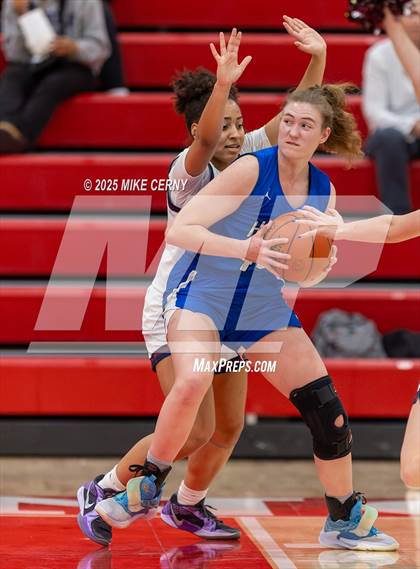 Thumbnail 2 in Eudora vs Holton (Tonganoxie Invitational Tournament) photogallery.