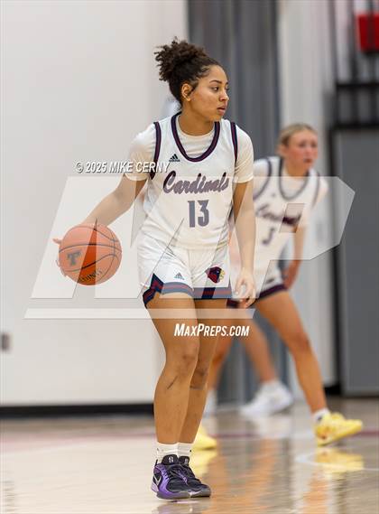 Thumbnail 2 in Eudora vs Holton (Tonganoxie Invitational Tournament) photogallery.