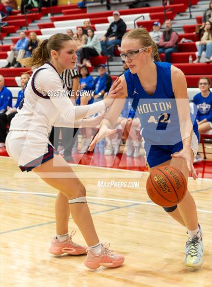 Thumbnail 2 in Eudora vs Holton (Tonganoxie Invitational Tournament) photogallery.