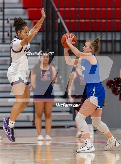 Thumbnail 2 in Eudora vs Holton (Tonganoxie Invitational Tournament) photogallery.