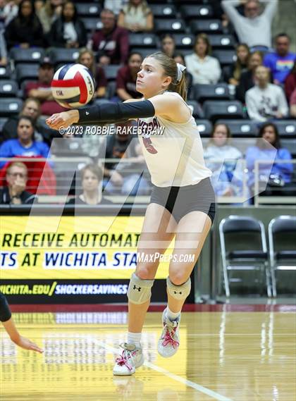 Thumbnail 1 in Davenport vs. Randall (UIL 4A Volleyball Final) photogallery.