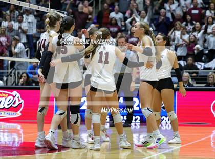 Thumbnail 2 in Davenport vs. Randall (UIL 4A Volleyball Final) photogallery.