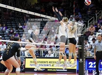 Thumbnail 1 in Davenport vs. Randall (UIL 4A Volleyball Final) photogallery.