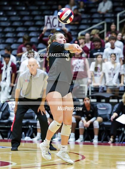 Thumbnail 1 in Davenport vs. Randall (UIL 4A Volleyball Final) photogallery.