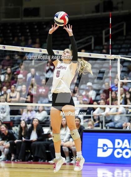 Thumbnail 2 in Davenport vs. Randall (UIL 4A Volleyball Final) photogallery.