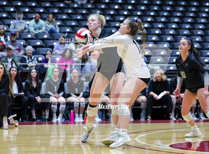Thumbnail 3 in Davenport vs. Randall (UIL 4A Volleyball Final) photogallery.