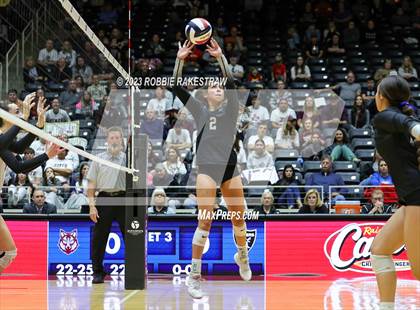 Thumbnail 3 in Davenport vs. Randall (UIL 4A Volleyball Final) photogallery.