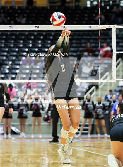 Thumbnail 3 in Davenport vs. Randall (UIL 4A Volleyball Final) photogallery.