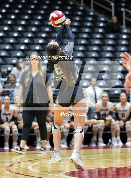 Thumbnail 2 in Davenport vs. Randall (UIL 4A Volleyball Final) photogallery.