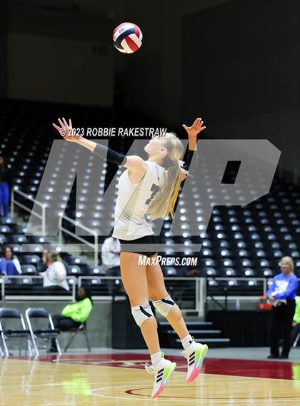 Thumbnail 3 in Davenport vs. Randall (UIL 4A Volleyball Final) photogallery.