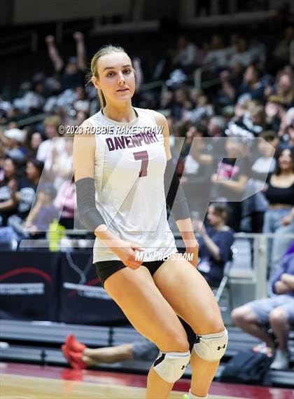 Thumbnail 2 in Davenport vs. Randall (UIL 4A Volleyball Final) photogallery.