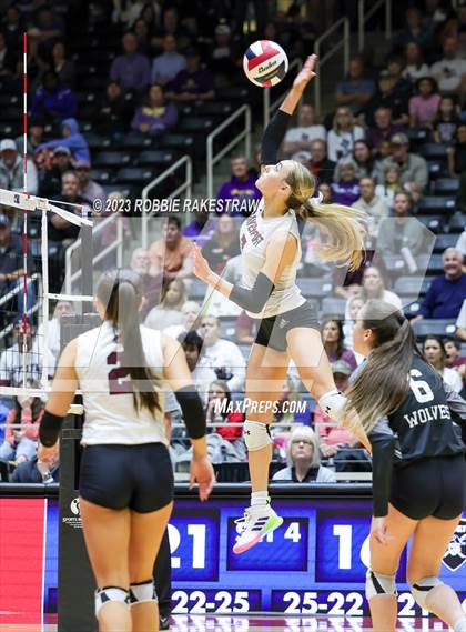 Thumbnail 2 in Davenport vs. Randall (UIL 4A Volleyball Final) photogallery.