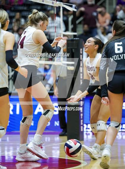 Thumbnail 1 in Davenport vs. Randall (UIL 4A Volleyball Final) photogallery.