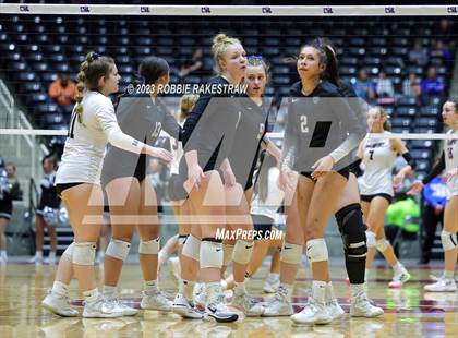Thumbnail 1 in Davenport vs. Randall (UIL 4A Volleyball Final) photogallery.