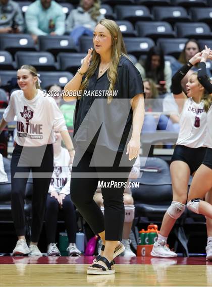 Thumbnail 3 in Davenport vs. Randall (UIL 4A Volleyball Final) photogallery.