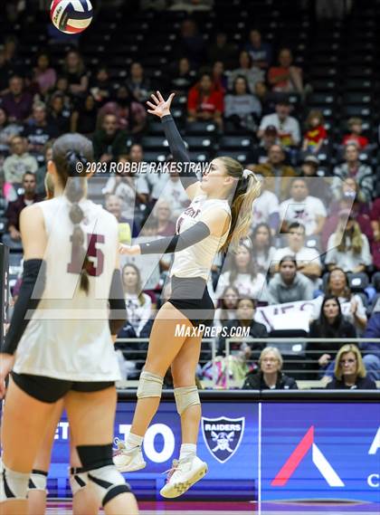 Thumbnail 3 in Davenport vs. Randall (UIL 4A Volleyball Final) photogallery.
