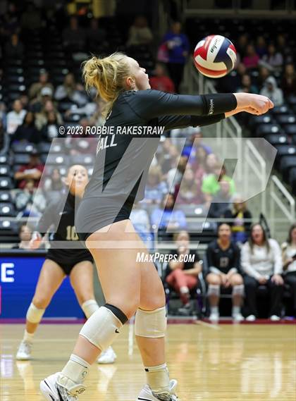 Thumbnail 2 in Davenport vs. Randall (UIL 4A Volleyball Final) photogallery.
