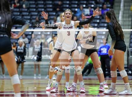 Thumbnail 3 in Davenport vs. Randall (UIL 4A Volleyball Final) photogallery.