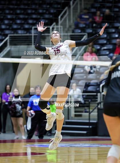 Thumbnail 2 in Davenport vs. Randall (UIL 4A Volleyball Final) photogallery.