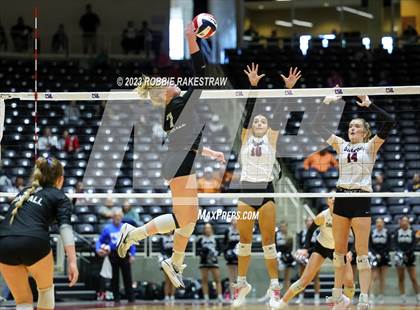 Thumbnail 1 in Davenport vs. Randall (UIL 4A Volleyball Final) photogallery.