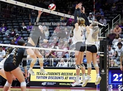 Thumbnail 3 in Davenport vs. Randall (UIL 4A Volleyball Final) photogallery.