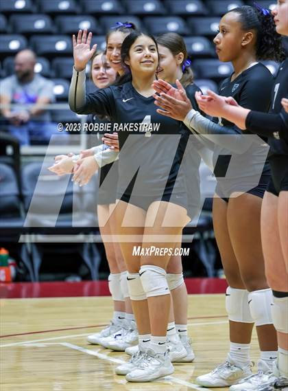Thumbnail 2 in Davenport vs. Randall (UIL 4A Volleyball Final) photogallery.