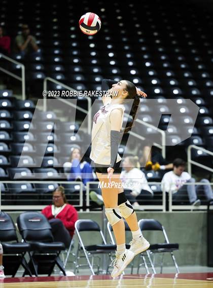 Thumbnail 3 in Davenport vs. Randall (UIL 4A Volleyball Final) photogallery.