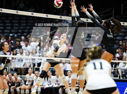 Thumbnail 3 in Davenport vs. Randall (UIL 4A Volleyball Final) photogallery.