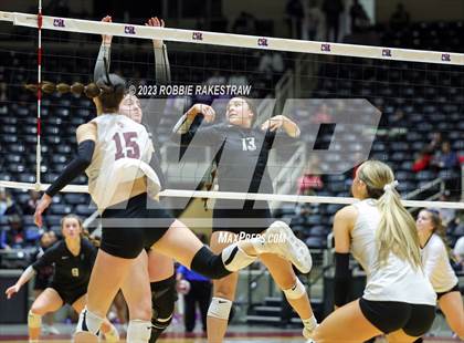 Thumbnail 1 in Davenport vs. Randall (UIL 4A Volleyball Final) photogallery.