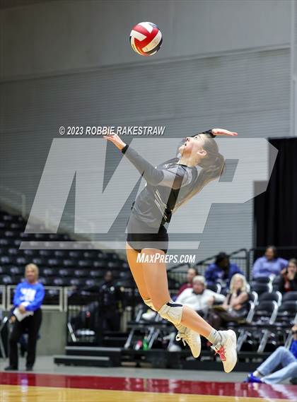 Thumbnail 3 in Davenport vs. Randall (UIL 4A Volleyball Final) photogallery.