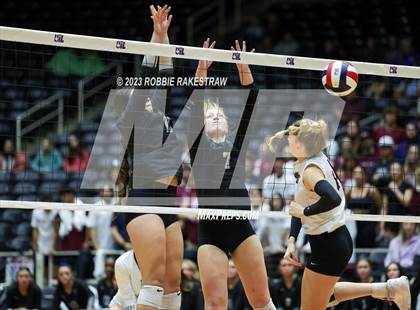 Thumbnail 1 in Davenport vs. Randall (UIL 4A Volleyball Final) photogallery.