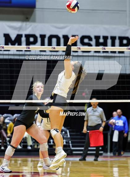 Thumbnail 3 in Davenport vs. Randall (UIL 4A Volleyball Final) photogallery.