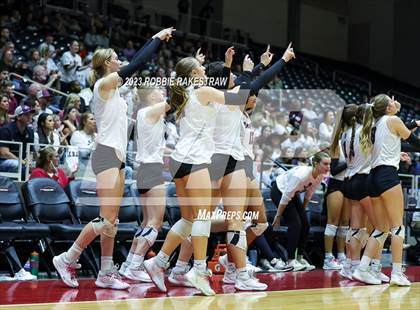 Thumbnail 3 in Davenport vs. Randall (UIL 4A Volleyball Final) photogallery.