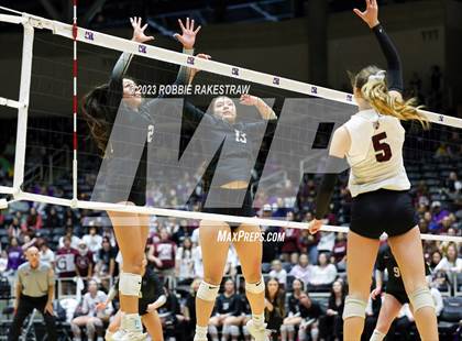 Thumbnail 1 in Davenport vs. Randall (UIL 4A Volleyball Final) photogallery.