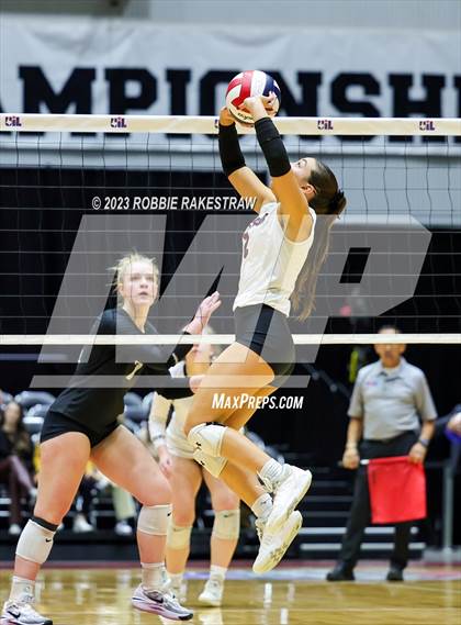 Thumbnail 2 in Davenport vs. Randall (UIL 4A Volleyball Final) photogallery.