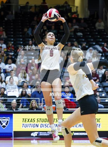 Thumbnail 3 in Davenport vs. Randall (UIL 4A Volleyball Final) photogallery.