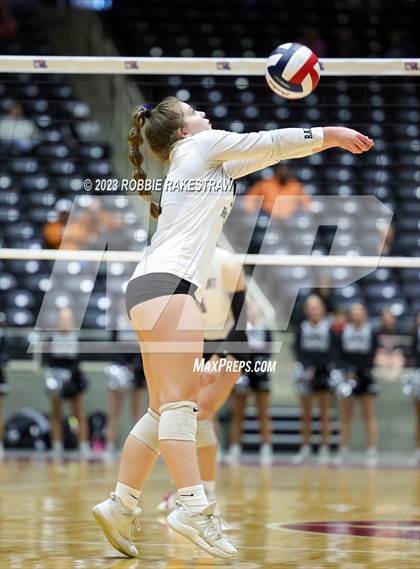 Thumbnail 3 in Davenport vs. Randall (UIL 4A Volleyball Final) photogallery.