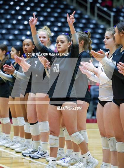 Thumbnail 1 in Davenport vs. Randall (UIL 4A Volleyball Final) photogallery.