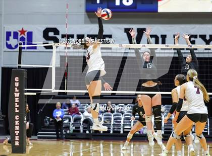 Thumbnail 2 in Davenport vs. Randall (UIL 4A Volleyball Final) photogallery.
