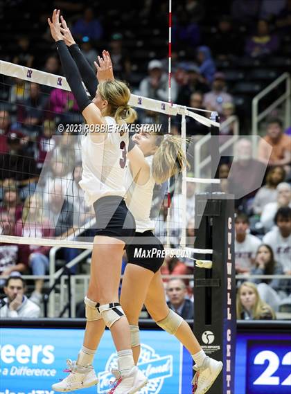 Thumbnail 2 in Davenport vs. Randall (UIL 4A Volleyball Final) photogallery.