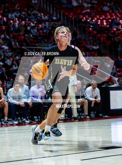 Thumbnail 3 in Herriman vs. Davis (UHSAA 6A Quarterfinal) photogallery.