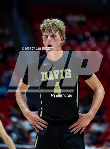 Thumbnail 2 in Herriman vs. Davis (UHSAA 6A Quarterfinal) photogallery.