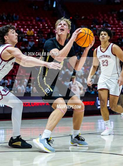 Thumbnail 1 in Herriman vs. Davis (UHSAA 6A Quarterfinal) photogallery.