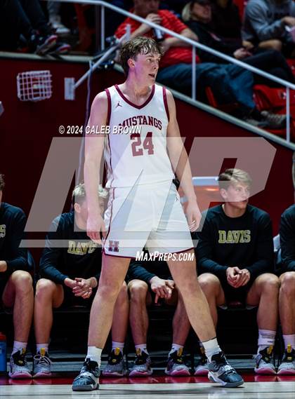 Thumbnail 2 in Herriman vs. Davis (UHSAA 6A Quarterfinal) photogallery.