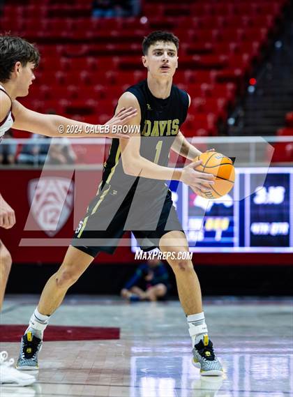 Thumbnail 2 in Herriman vs. Davis (UHSAA 6A Quarterfinal) photogallery.