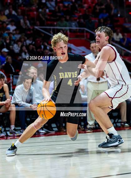 Thumbnail 2 in Herriman vs. Davis (UHSAA 6A Quarterfinal) photogallery.