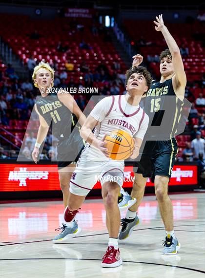 Thumbnail 3 in Herriman vs. Davis (UHSAA 6A Quarterfinal) photogallery.
