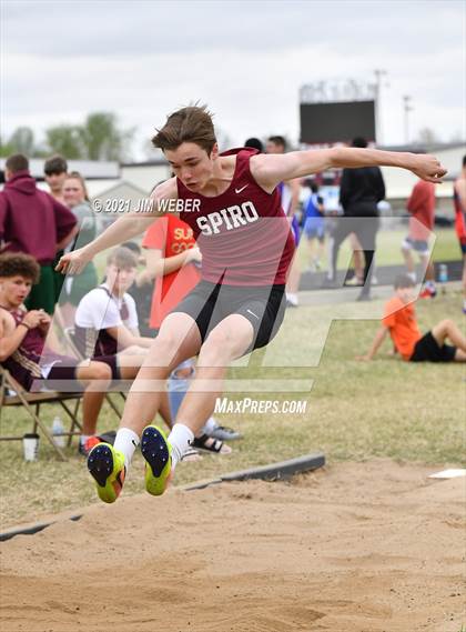 Thumbnail 3 in Warner Invitational photogallery.