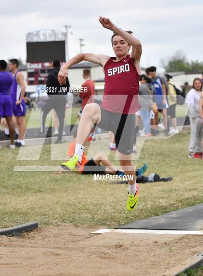 Thumbnail 3 in Warner Invitational photogallery.